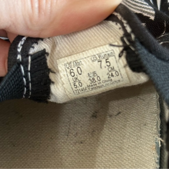 Vans x Obey Peace Goddess - Rare find! (mens 6 / womens 7.5) - Picture 9 of 9